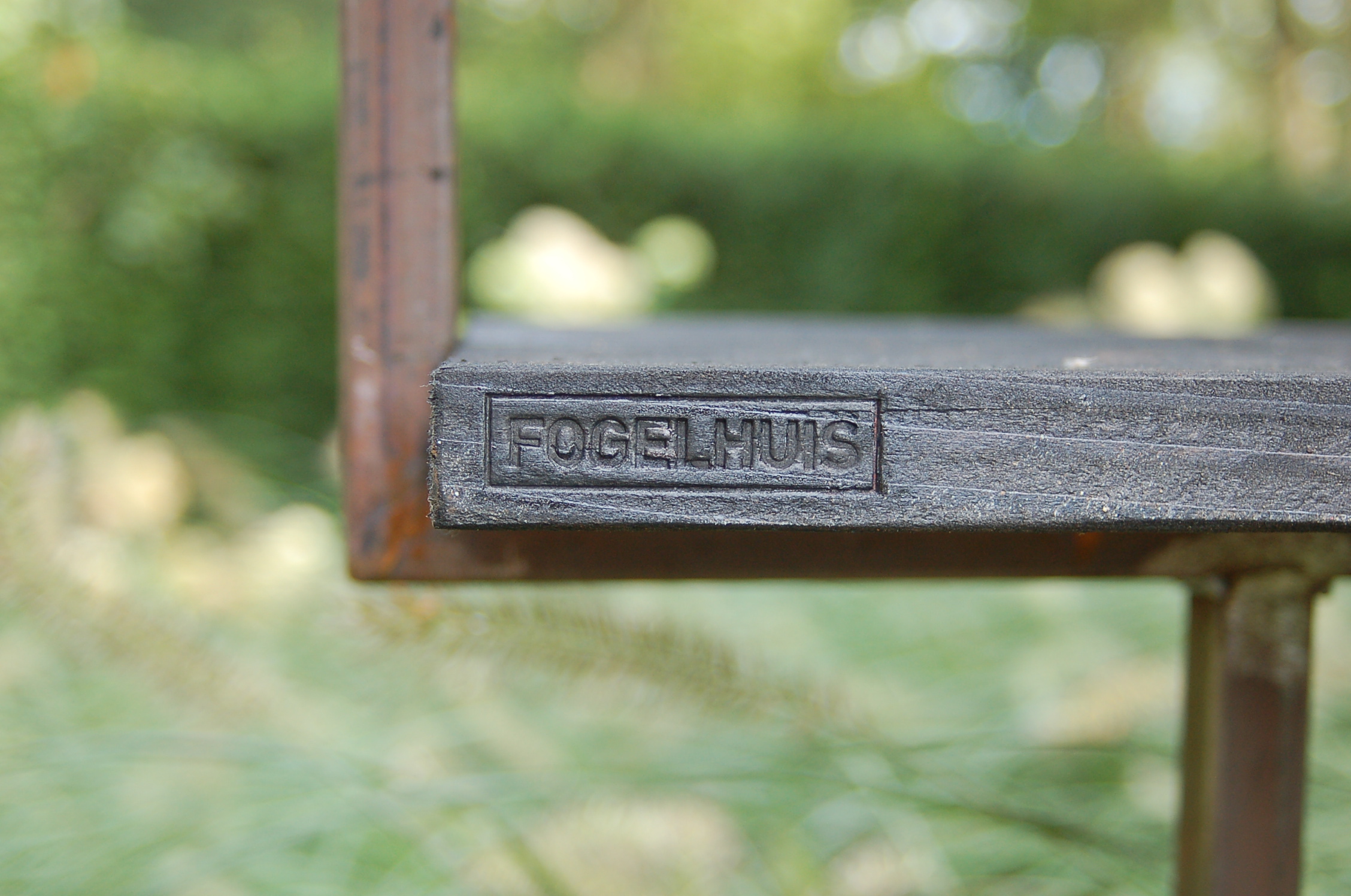 Fogelhuis M Douglas zwart 35 x 42 x 20 cm detail 1